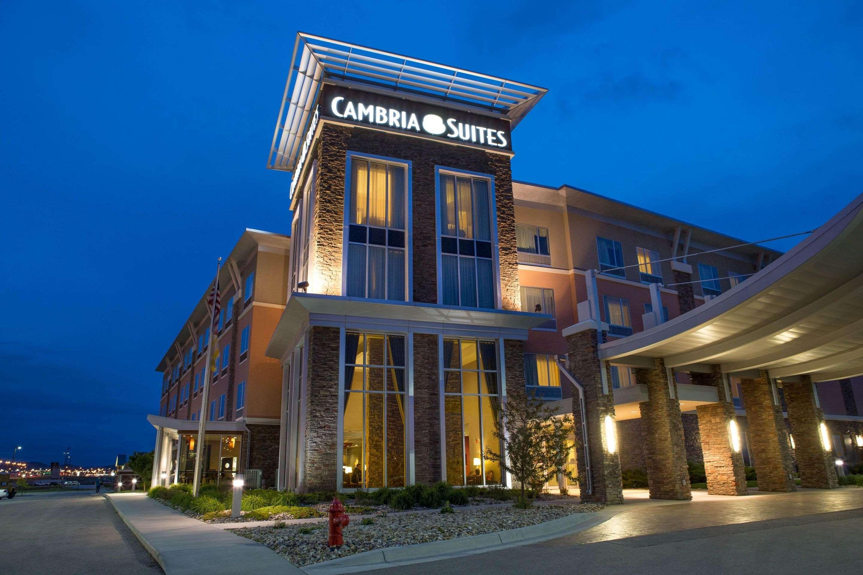 Cambria Hotel Rapid City Near Mount Rushmore Bagian luar foto